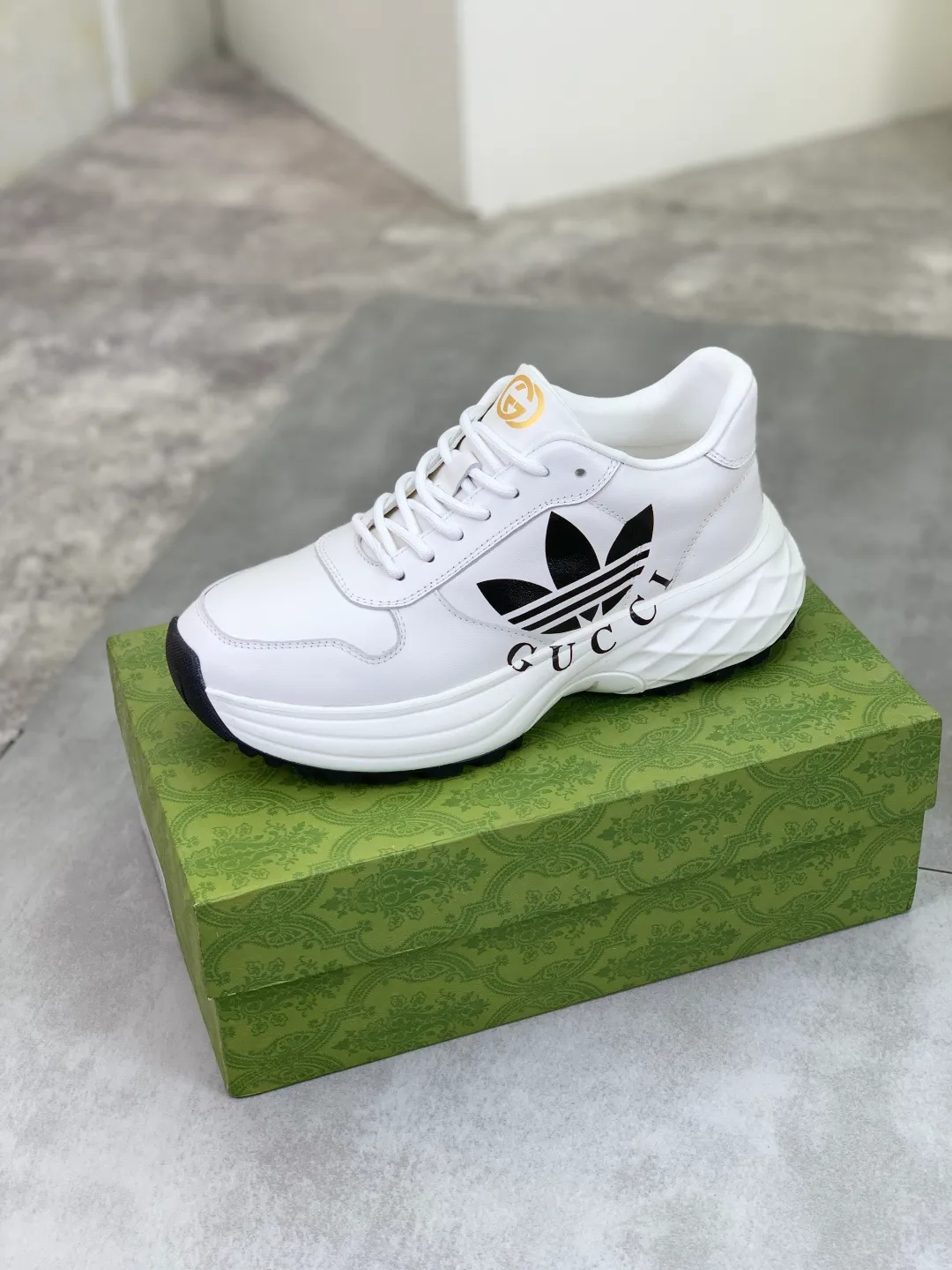 Men's shoes 💰P500💰[New style] 🆘 Dad's shoes [GUCCI] Gucci's new men's shoes are the first to be launched, and the materials and workmanship are superior to all versions on the market. The highest quality imported original top calfskin upper with trendy printed patterns ➕, the inner material is made of full-grain pigskin lining, privately molded soft TPU rubber comfortable outsole, and high foot comfort. Actual shooting, imported special materials highlight the unique charm of the brand 2️⃣colors available Size number; 38-44